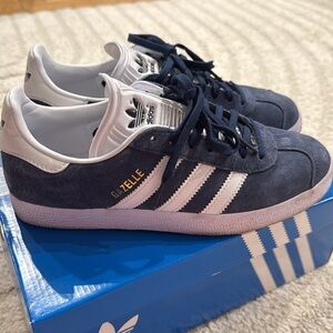 Adidas Gazelle women’s size 7